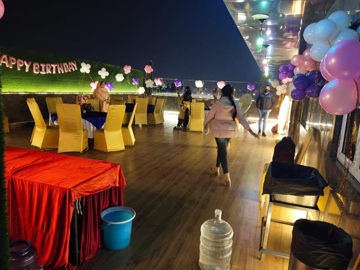 Hotel Wti Airport Grand Delhi 뉴델리 외부 사진