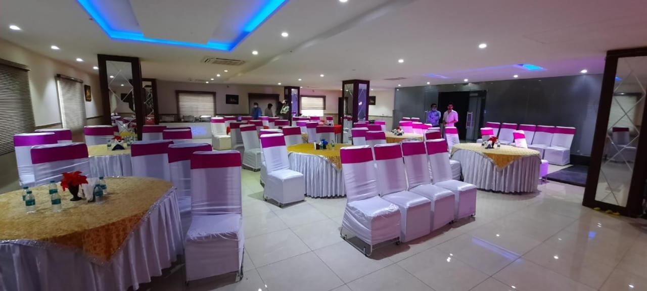 Hotel Wti Airport Grand Delhi 뉴델리 외부 사진