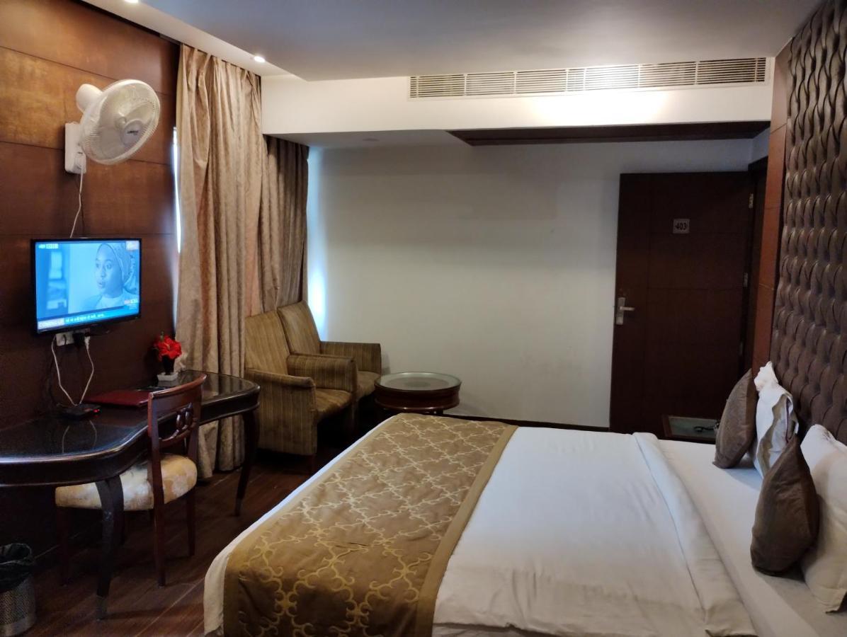 Hotel Wti Airport Grand Delhi 뉴델리 외부 사진
