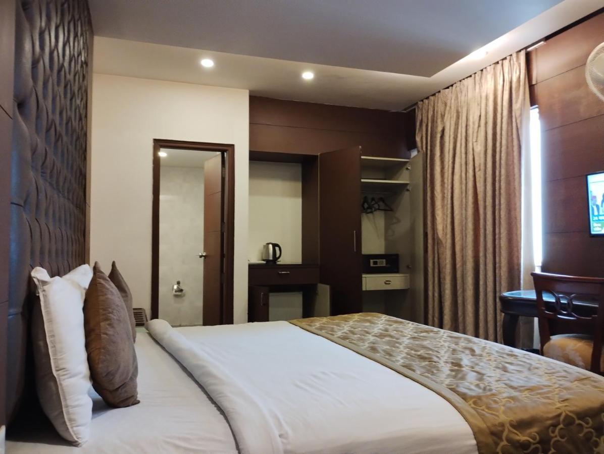 Hotel Wti Airport Grand Delhi 뉴델리 외부 사진