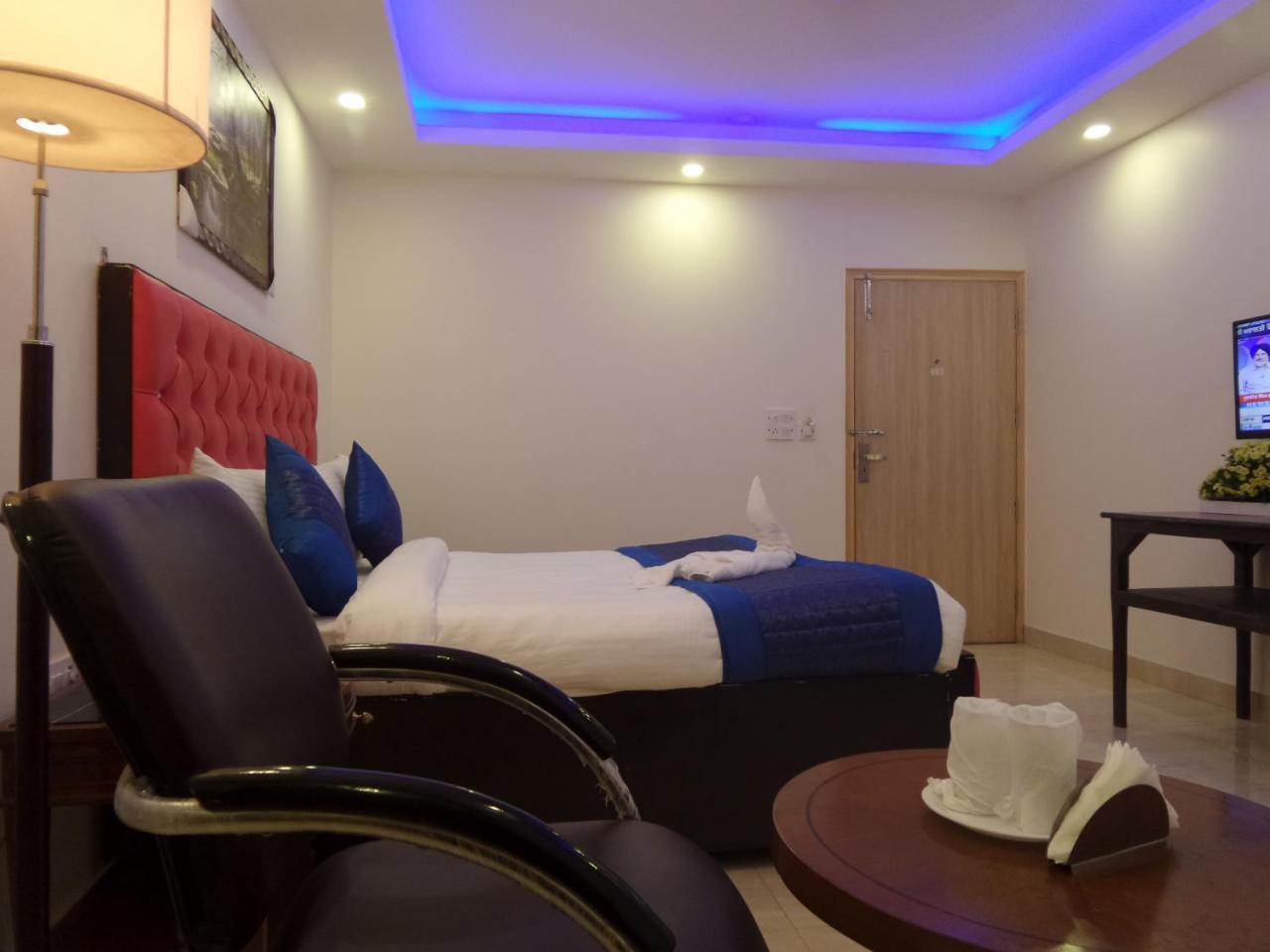 Hotel Wti Airport Grand Delhi 뉴델리 외부 사진