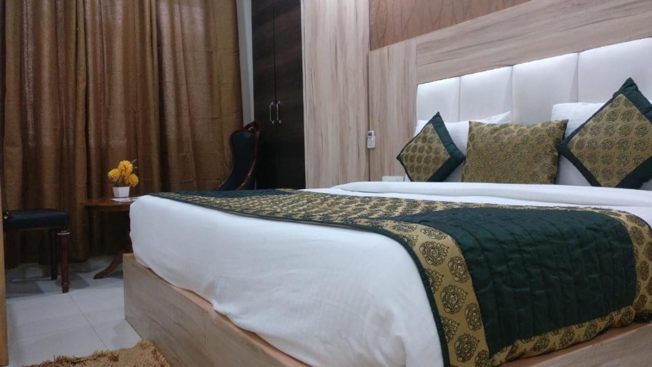 Hotel Wti Airport Grand Delhi 뉴델리 외부 사진